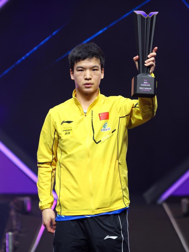 开云下载-向鹏解锁高级别冠军 王艺迪上演惊天大逆转