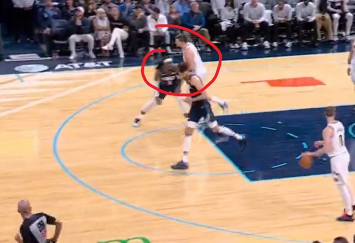 开云APP-多特谈恶犯约基奇：我不该那么做 那个动作是没有必要的