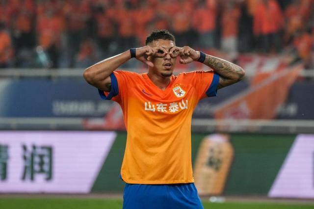 【亚冠】克雷桑破门郑铮头球绝平 泰山2比2平横滨